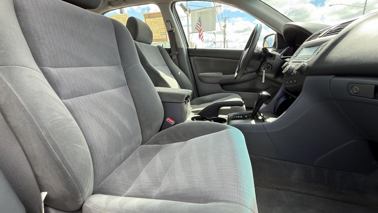 Honda Accord LX 4D Sedan 2004