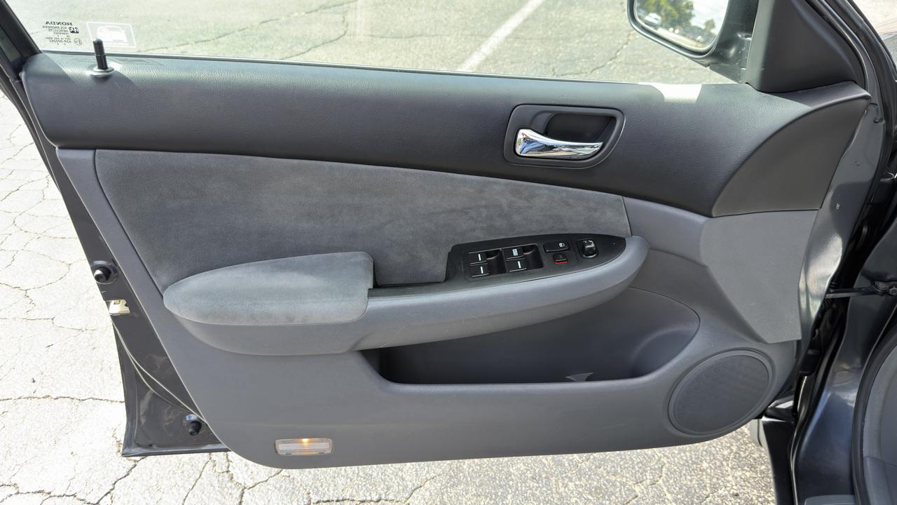 Honda Accord LX 4D Sedan 2004