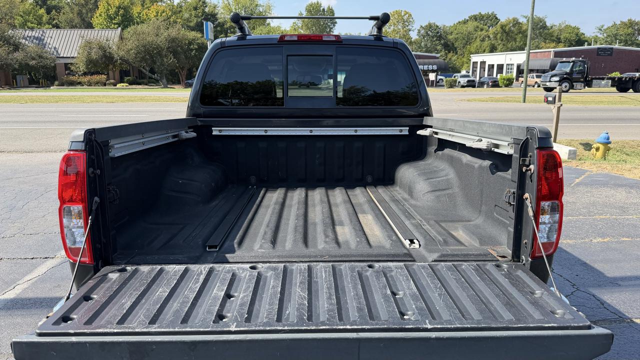 Nissan Frontier 2WD Crew Cab SWB Auto SL 2015
