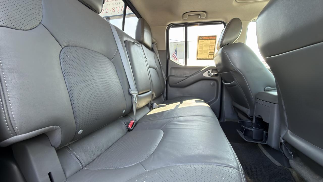 Nissan Frontier 2WD Crew Cab SWB Auto SL 2015
