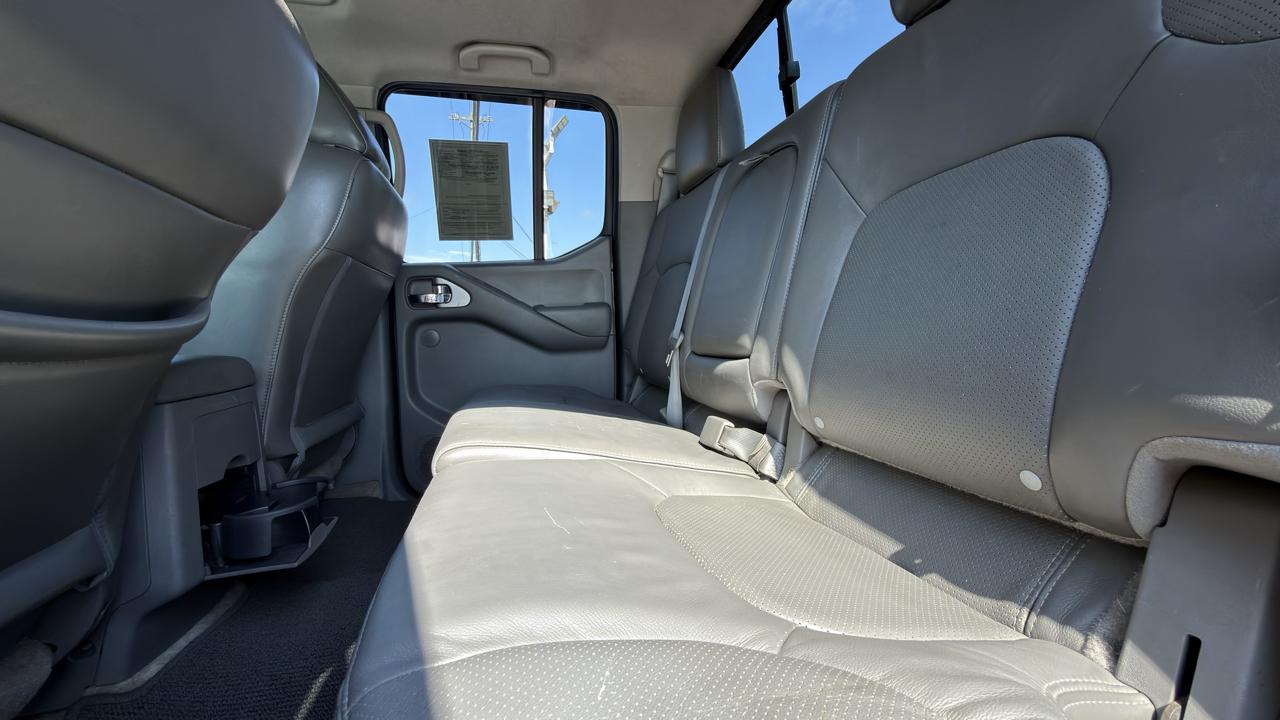 Nissan Frontier 2WD Crew Cab SWB Auto SL 2015
