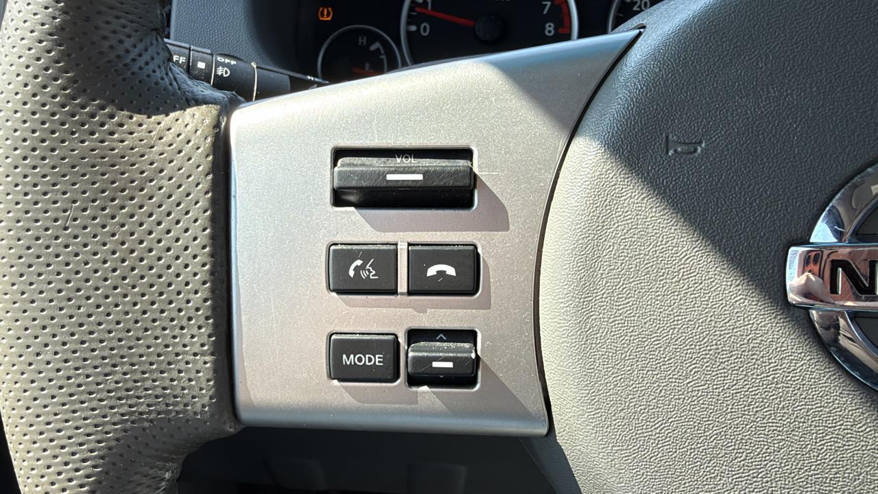 Nissan Frontier 2WD Crew Cab SWB Auto SL 2015