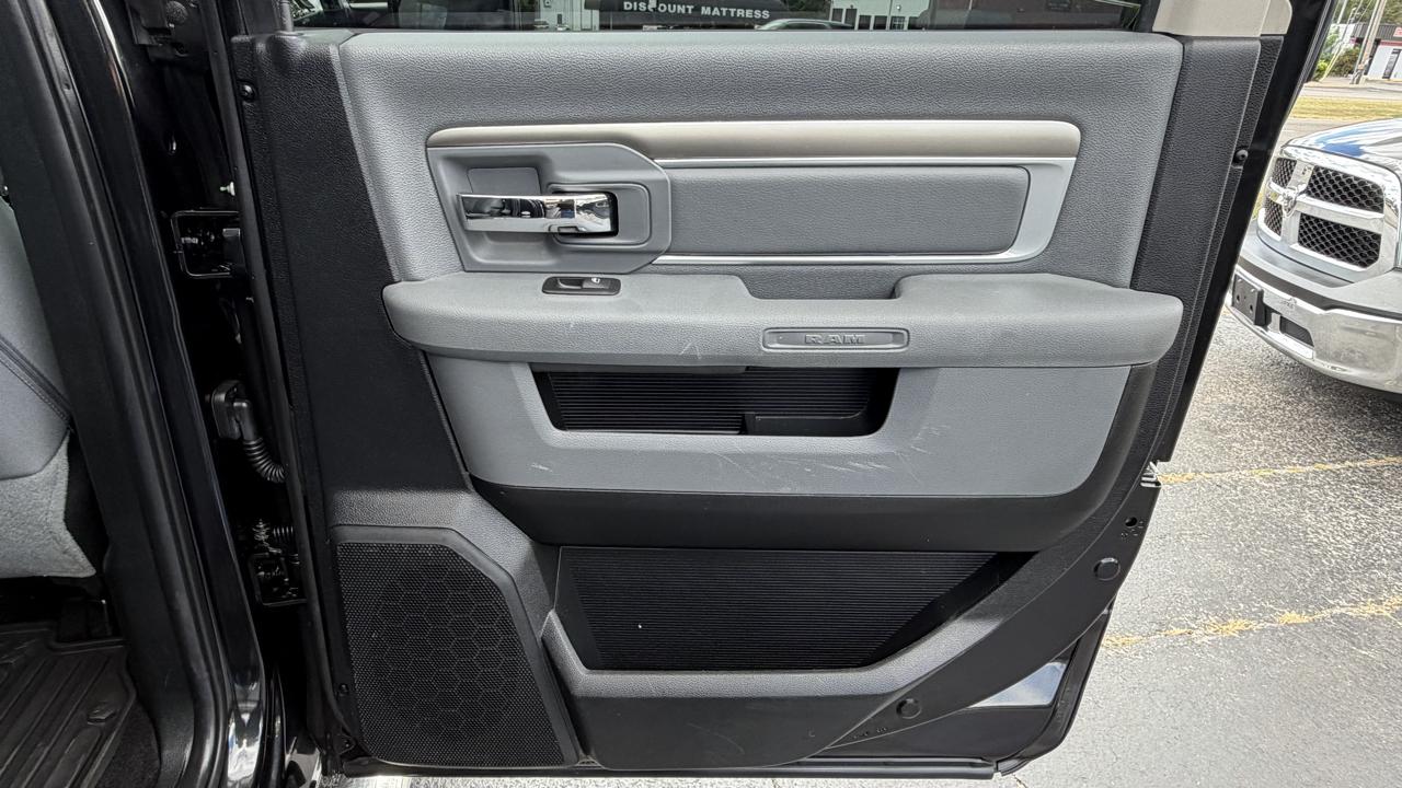 RAM 1500 4WD Crew Cab 140.5" Big Horn 2016