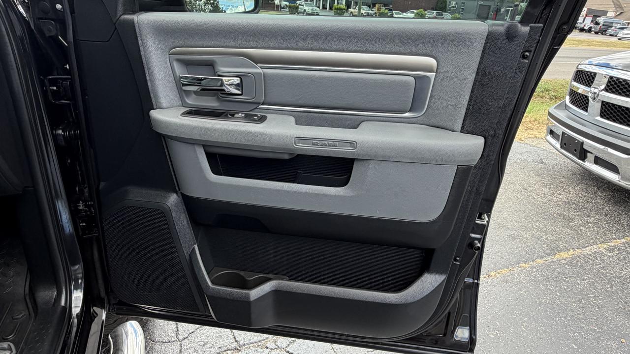 RAM 1500 4WD Crew Cab 140.5" Big Horn 2016