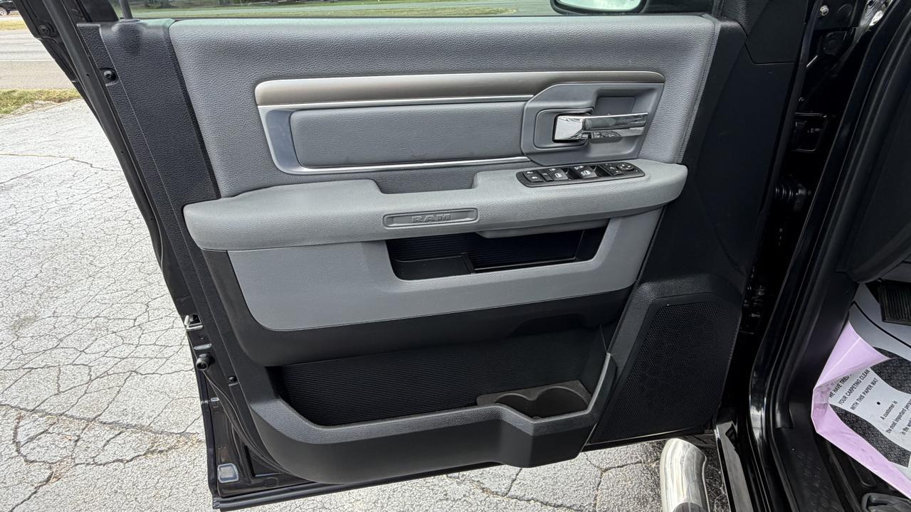 RAM 1500 4WD Crew Cab 140.5" Big Horn 2016