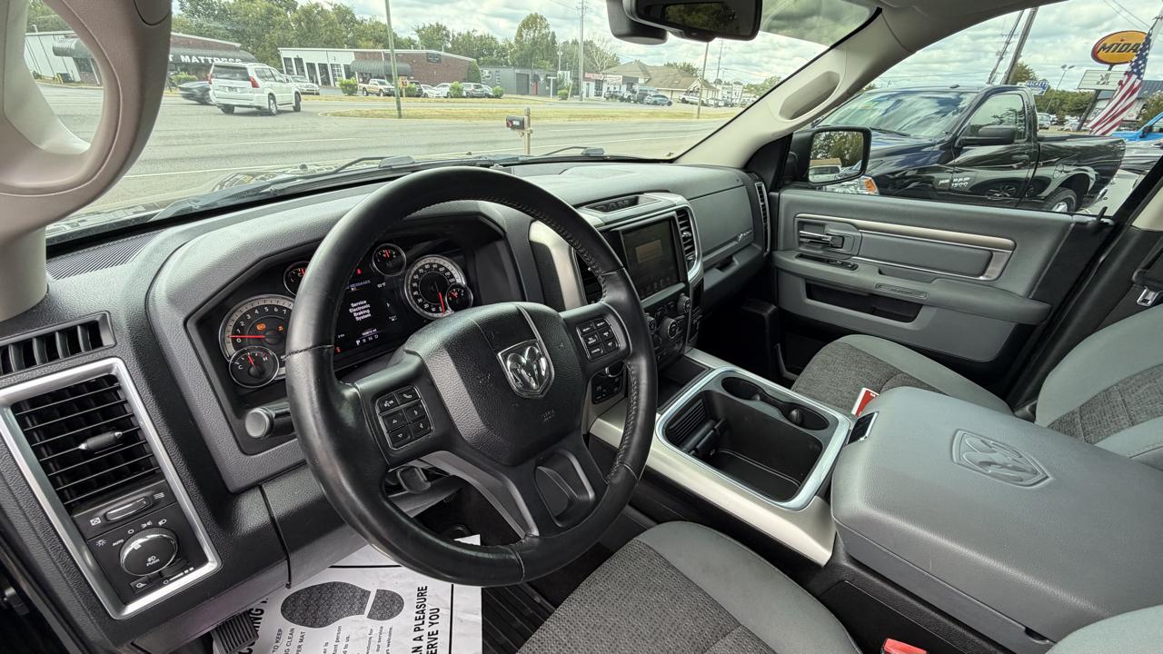 RAM 1500 4WD Crew Cab 140.5" Big Horn 2016