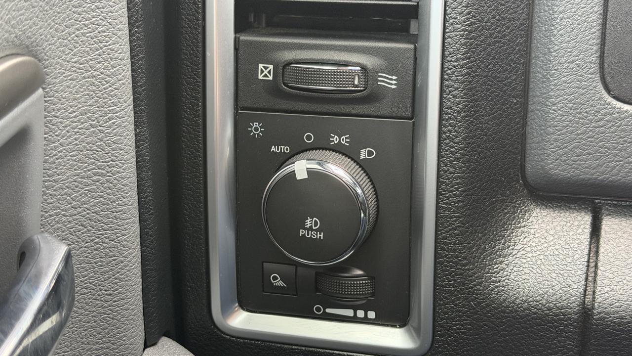 RAM 1500 4WD Crew Cab 140.5" Big Horn 2016