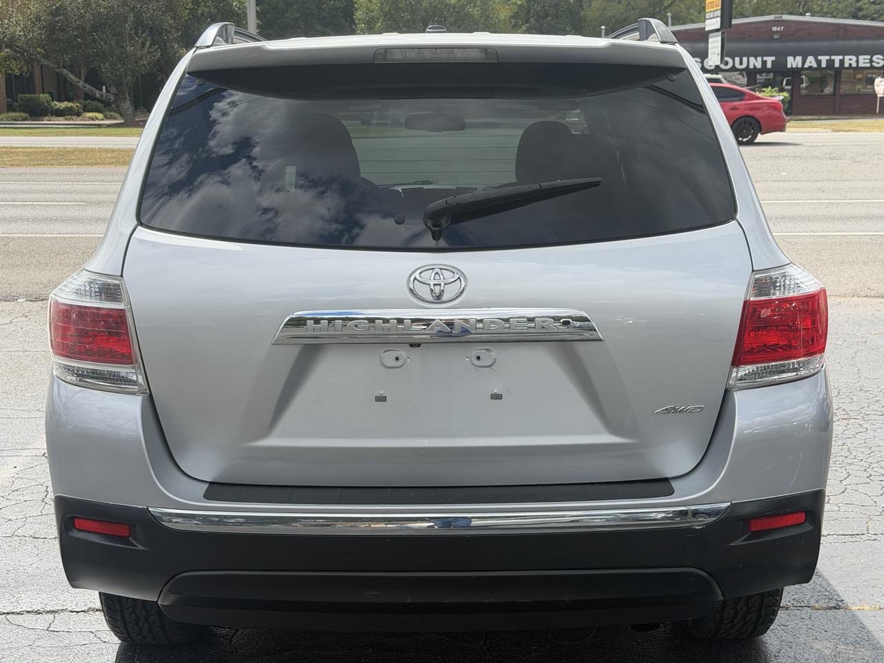 Toyota Highlander 4WD 4dr V6 (Natl) 2012