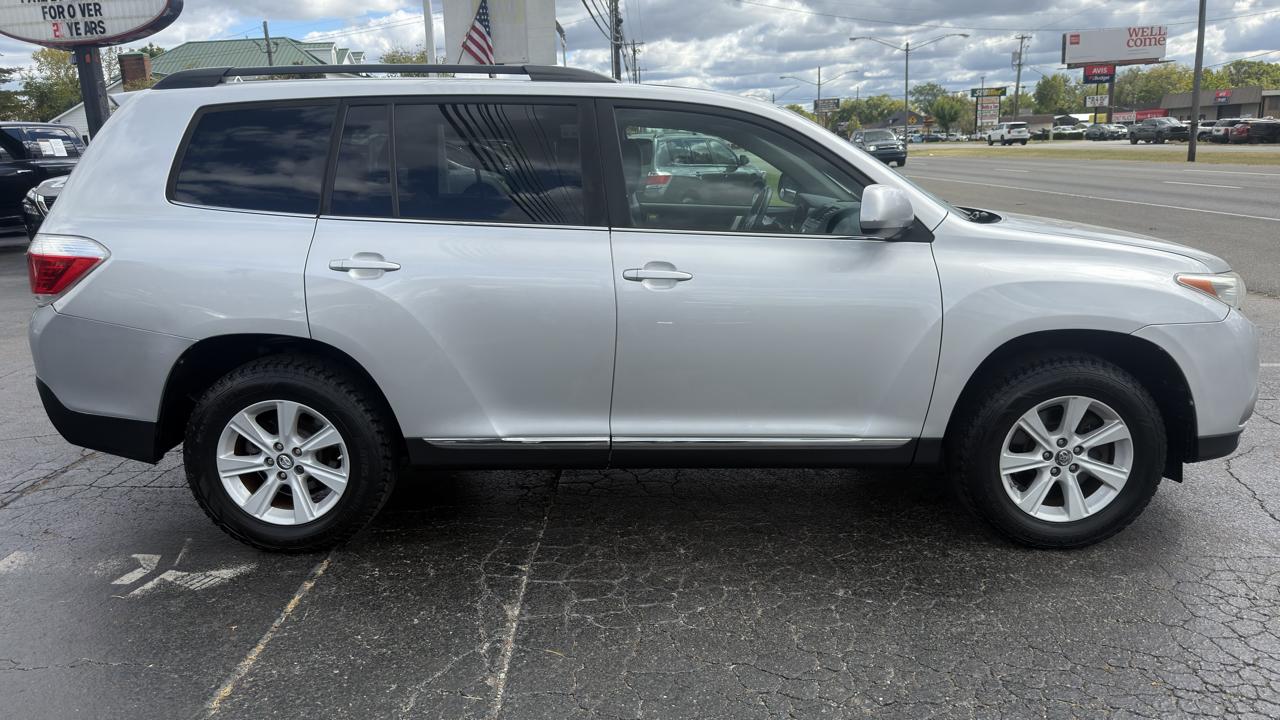 Toyota Highlander 4WD 4dr V6 (Natl) 2012