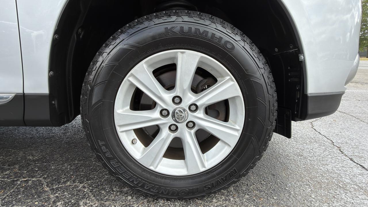 Toyota Highlander 4WD 4dr V6 (Natl) 2012