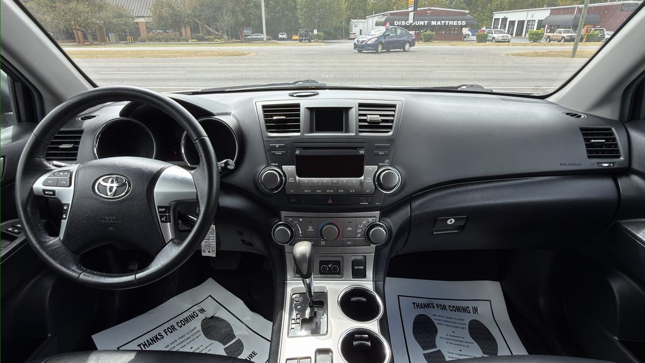 Toyota Highlander 4WD 4dr V6 (Natl) 2012