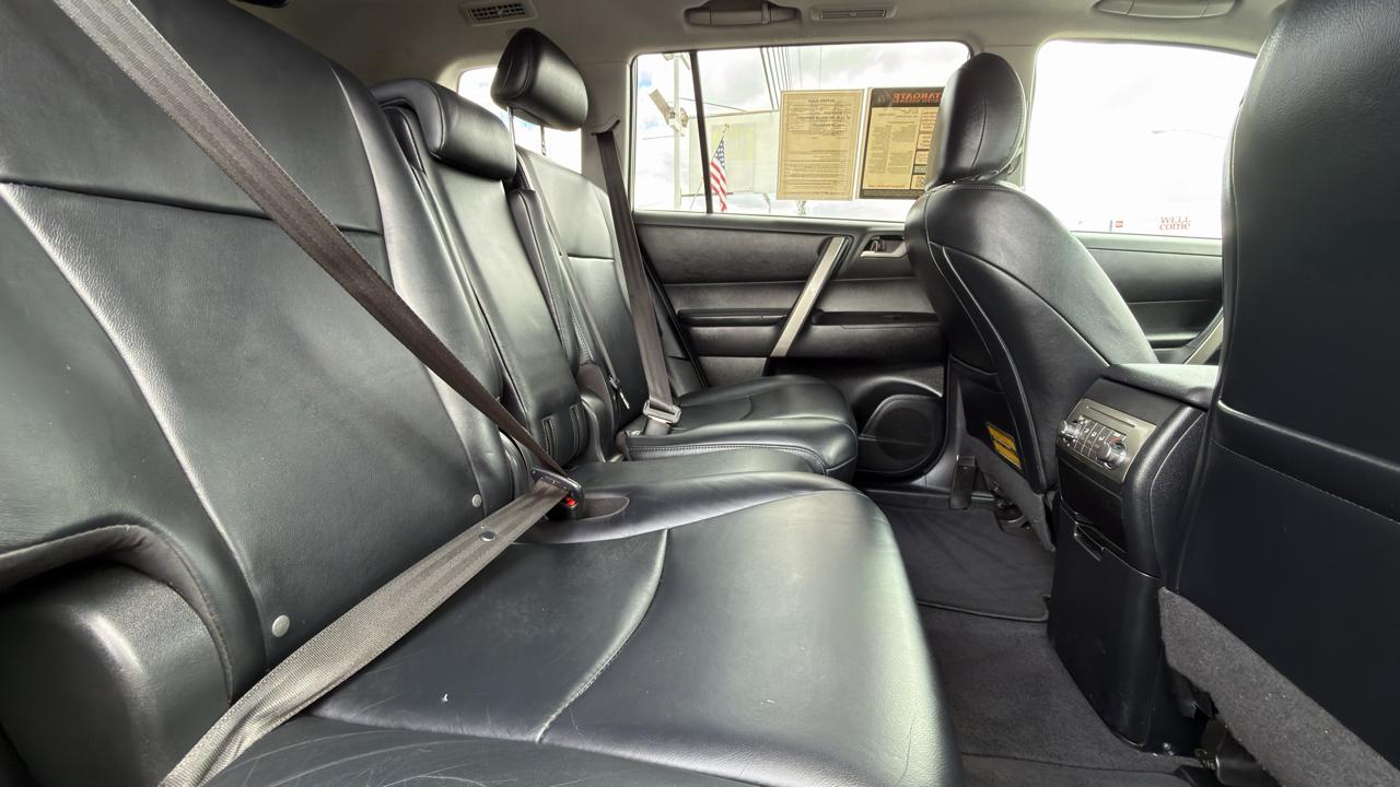 Toyota Highlander 4WD 4dr V6 (Natl) 2012