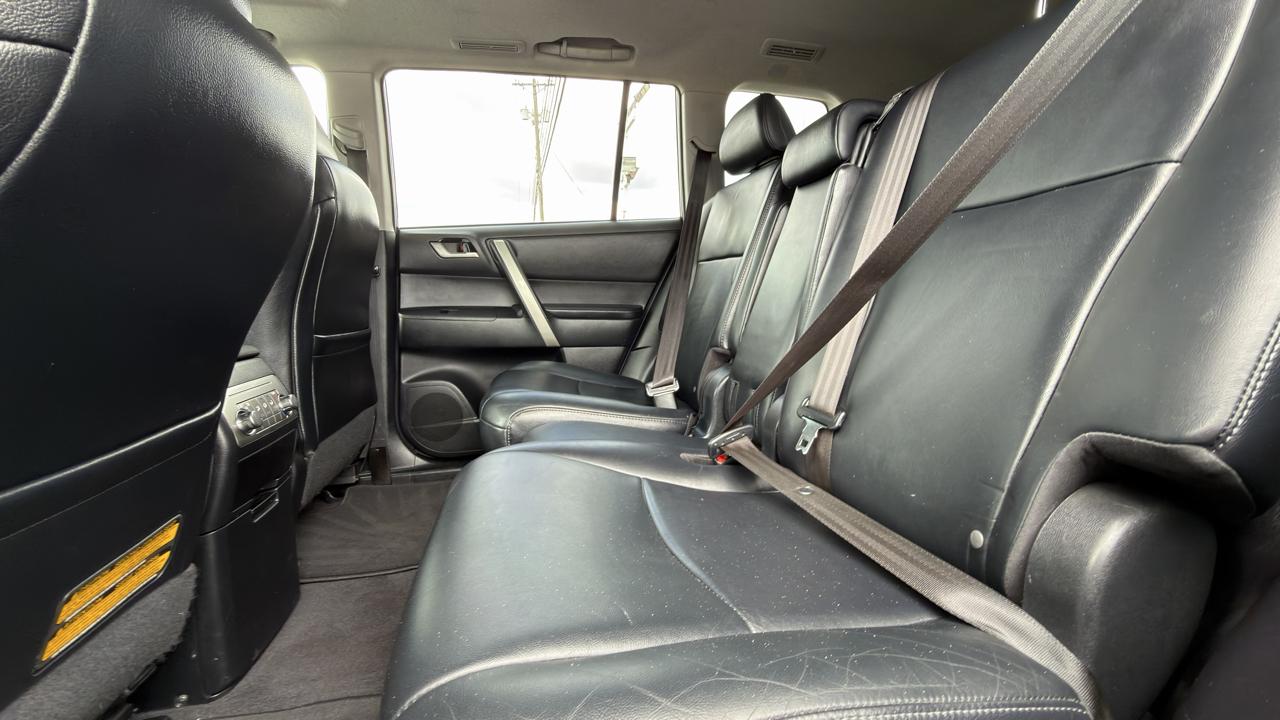 Toyota Highlander 4WD 4dr V6 (Natl) 2012