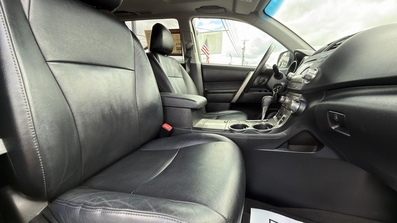 Toyota Highlander 4WD 4dr V6 (Natl) 2012