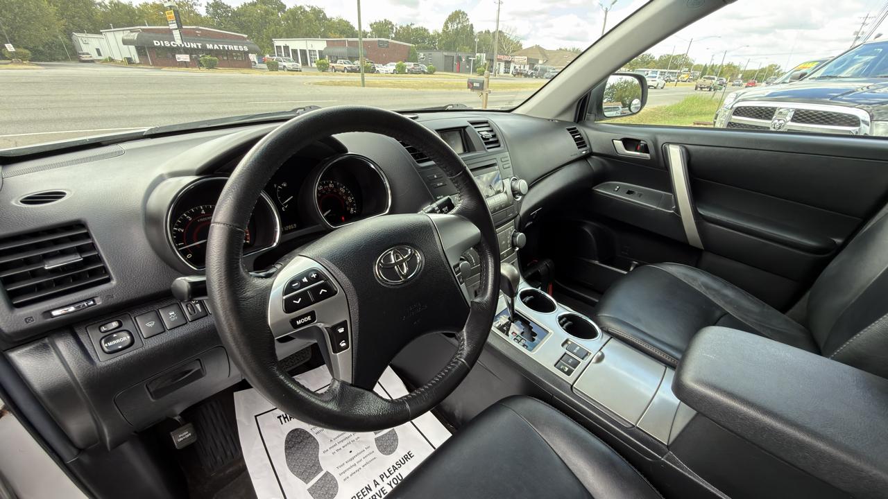 Toyota Highlander 4WD 4dr V6 (Natl) 2012