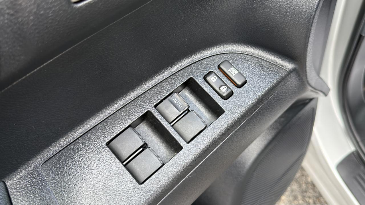 Toyota Highlander 4WD 4dr V6 (Natl) 2012