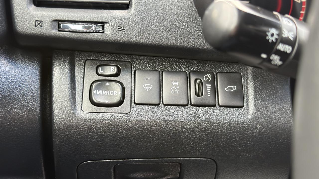 Toyota Highlander 4WD 4dr V6 (Natl) 2012