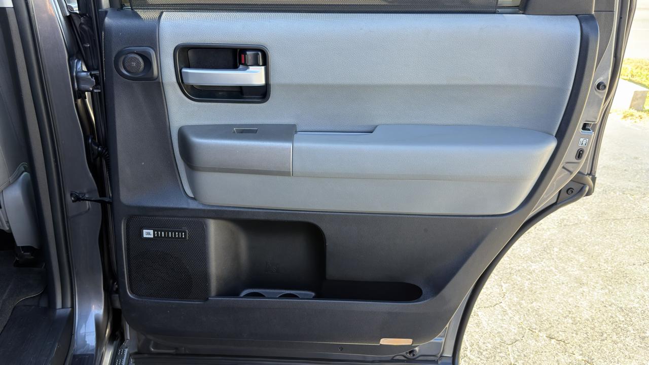 Toyota Sequoia 4WD 5.7L Limited (Natl) 2016
