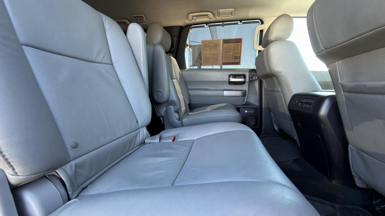 Toyota Sequoia 4WD 5.7L Limited (Natl) 2016