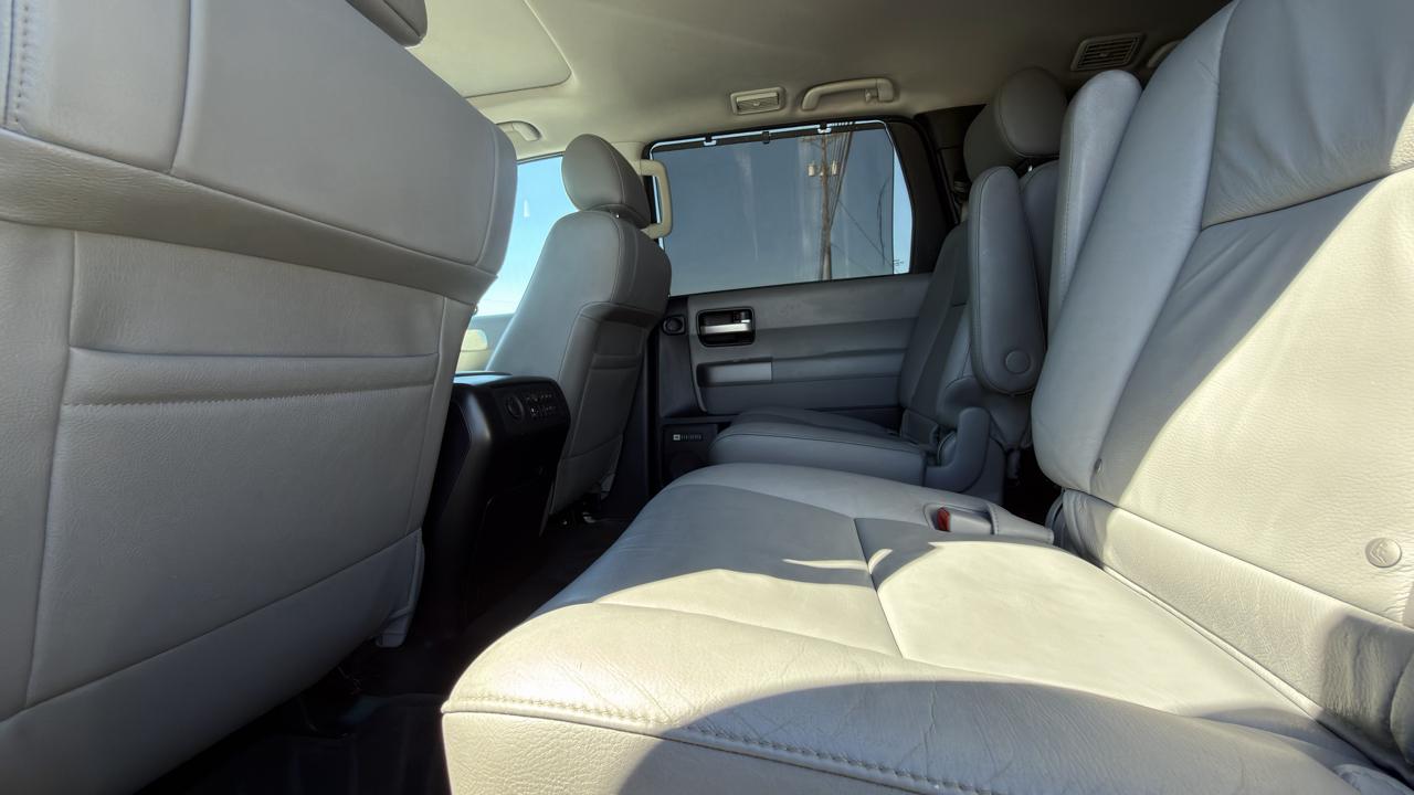 Toyota Sequoia 4WD 5.7L Limited (Natl) 2016
