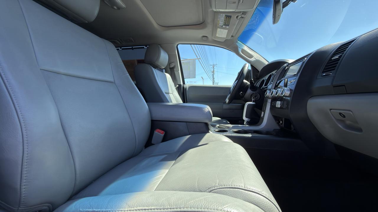 Toyota Sequoia 4WD 5.7L Limited (Natl) 2016