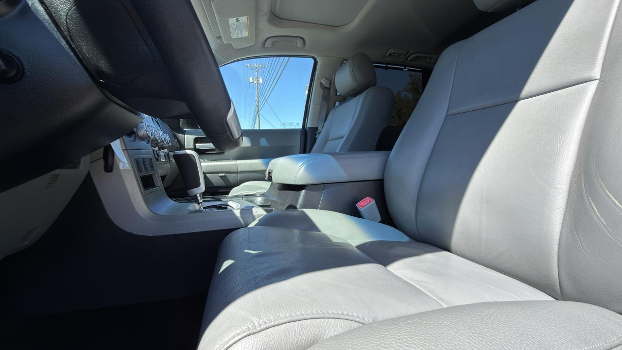 Toyota Sequoia 4WD 5.7L Limited (Natl) 2016
