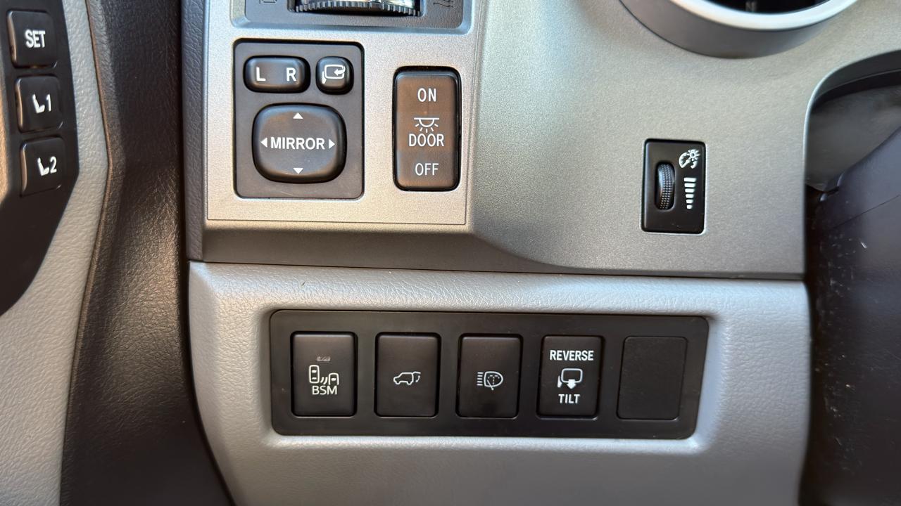 Toyota Sequoia 4WD 5.7L Limited (Natl) 2016