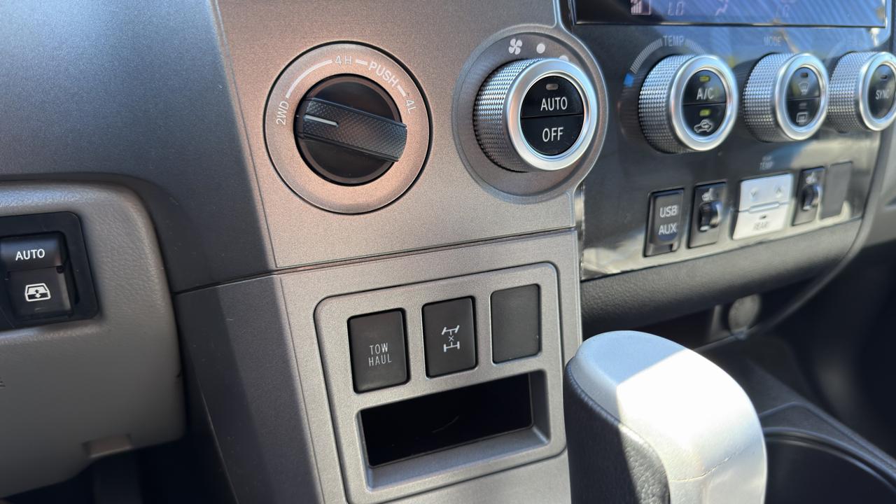 Toyota Sequoia 4WD 5.7L Limited (Natl) 2016