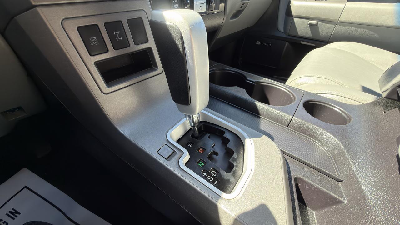 Toyota Sequoia 4WD 5.7L Limited (Natl) 2016