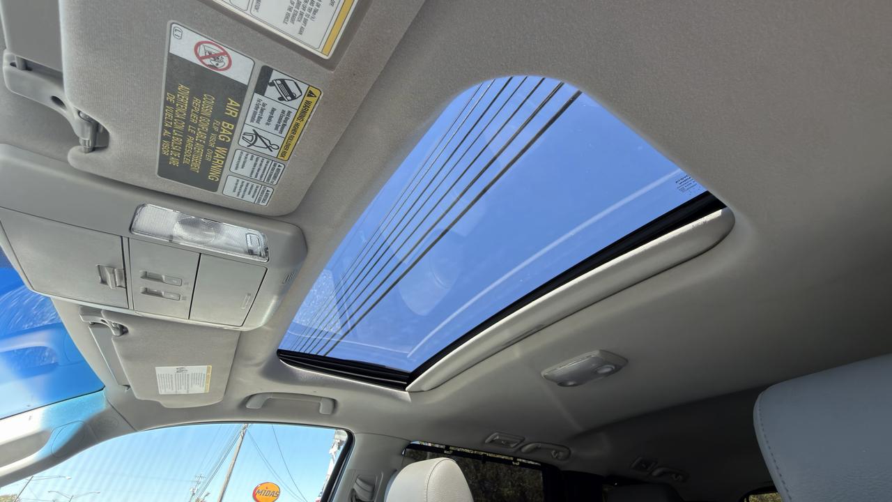 Toyota Sequoia 4WD 5.7L Limited (Natl) 2016