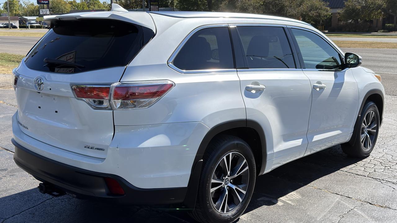 Toyota Highlander AWD 4dr V6 XLE (Natl) 2016