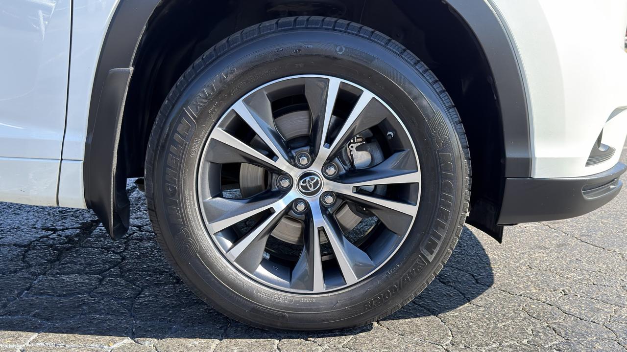 Toyota Highlander AWD 4dr V6 XLE (Natl) 2016