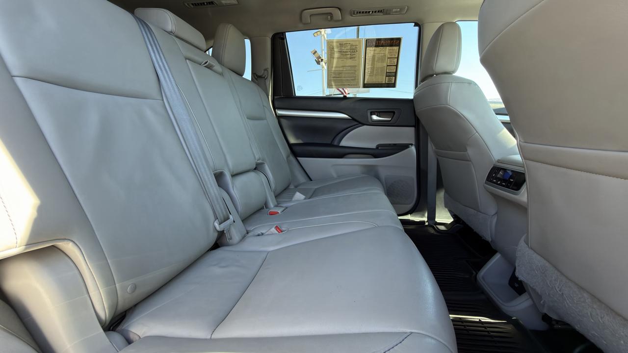 Toyota Highlander AWD 4dr V6 XLE (Natl) 2016