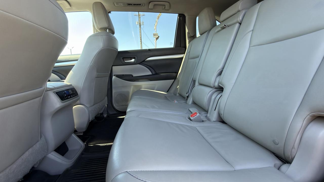 Toyota Highlander AWD 4dr V6 XLE (Natl) 2016