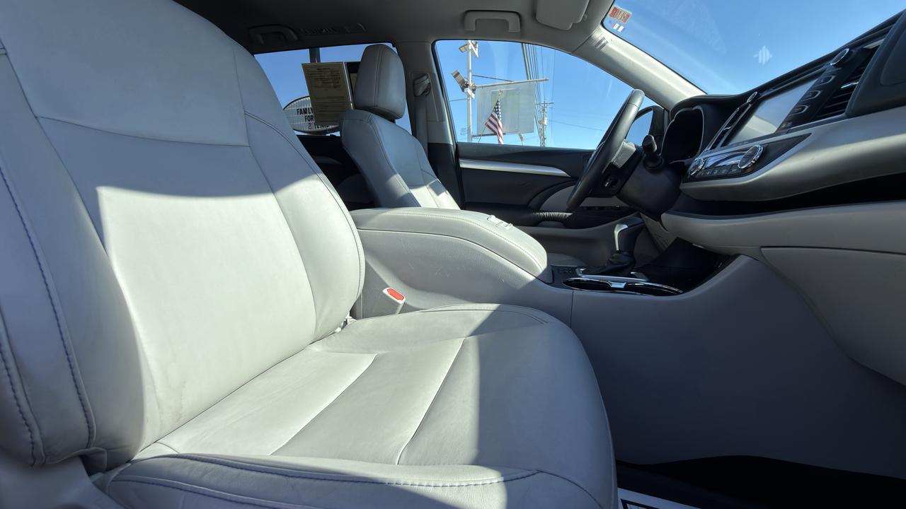 Toyota Highlander AWD 4dr V6 XLE (Natl) 2016