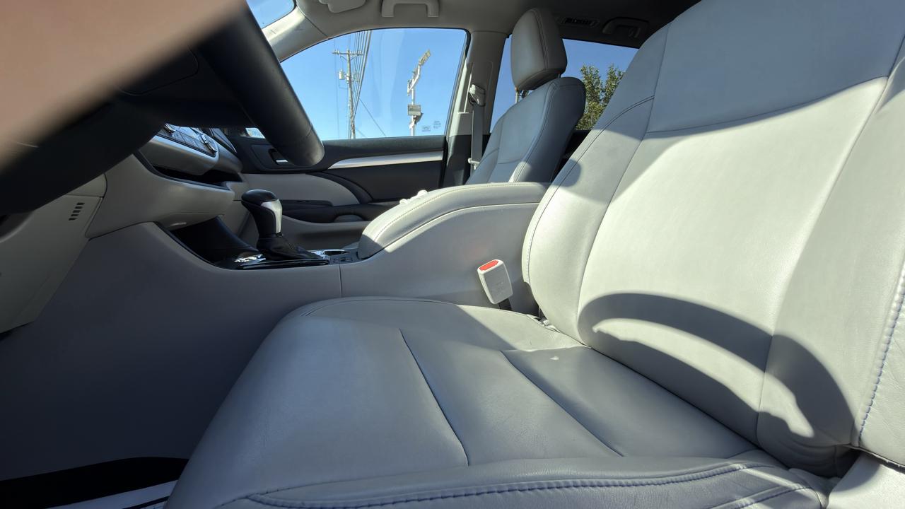 Toyota Highlander AWD 4dr V6 XLE (Natl) 2016