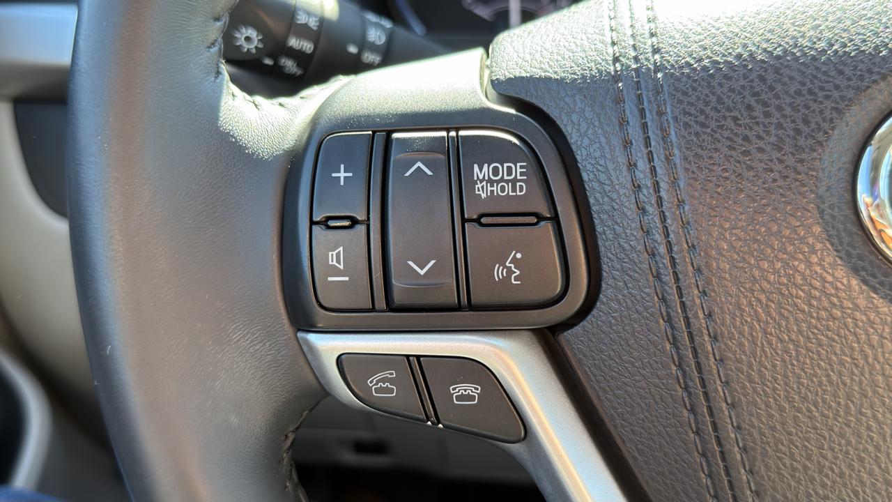 Toyota Highlander AWD 4dr V6 XLE (Natl) 2016