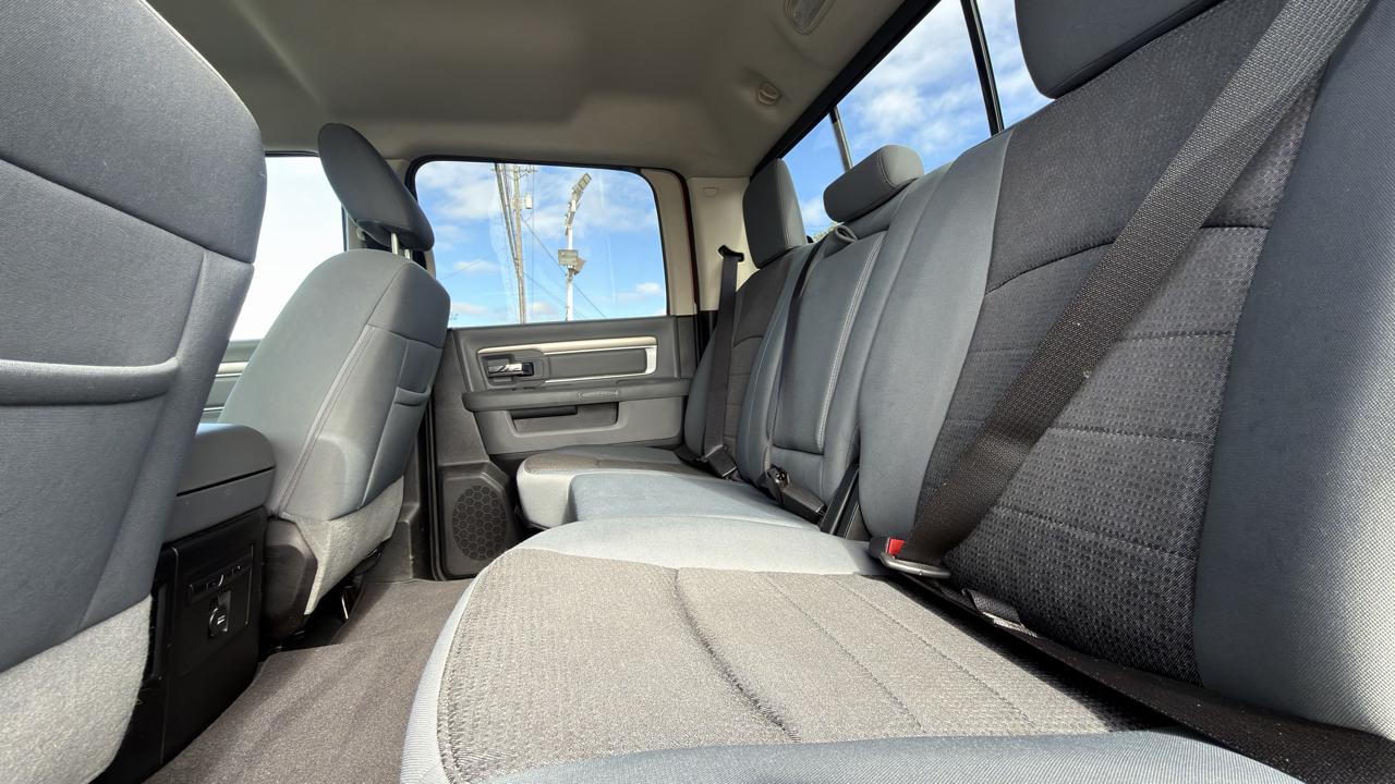 RAM 1500 4WD Crew Cab 140.5" Big Horn 2013