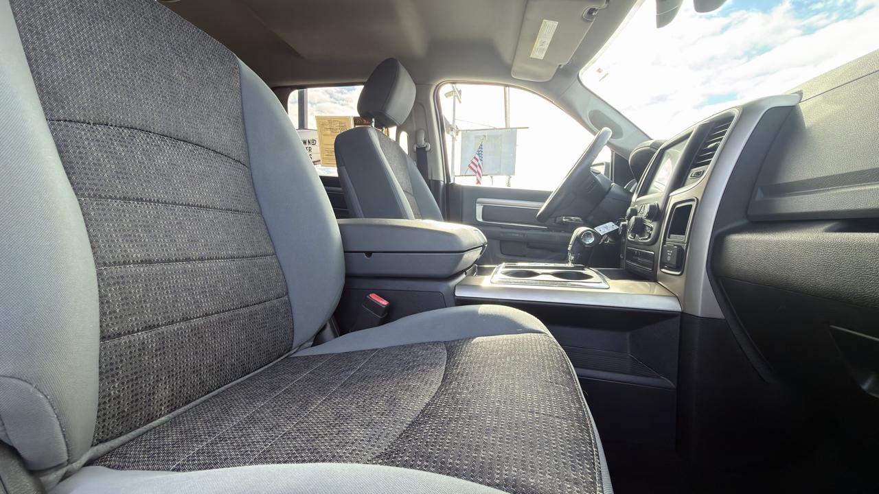 RAM 1500 4WD Crew Cab 140.5" Big Horn 2013
