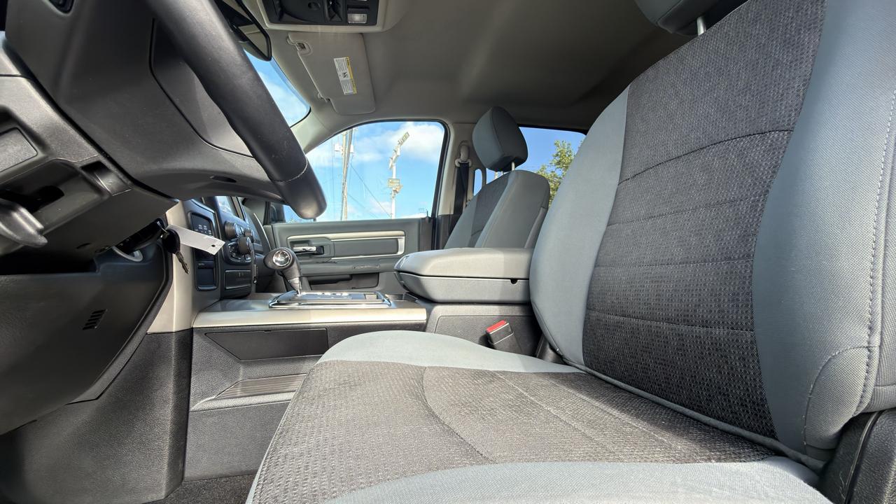 RAM 1500 4WD Crew Cab 140.5" Big Horn 2013