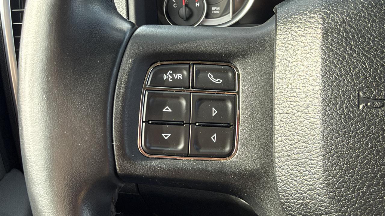 RAM 1500 4WD Crew Cab 140.5" Big Horn 2013