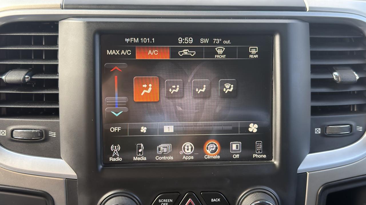RAM 1500 4WD Crew Cab 140.5" Big Horn 2013