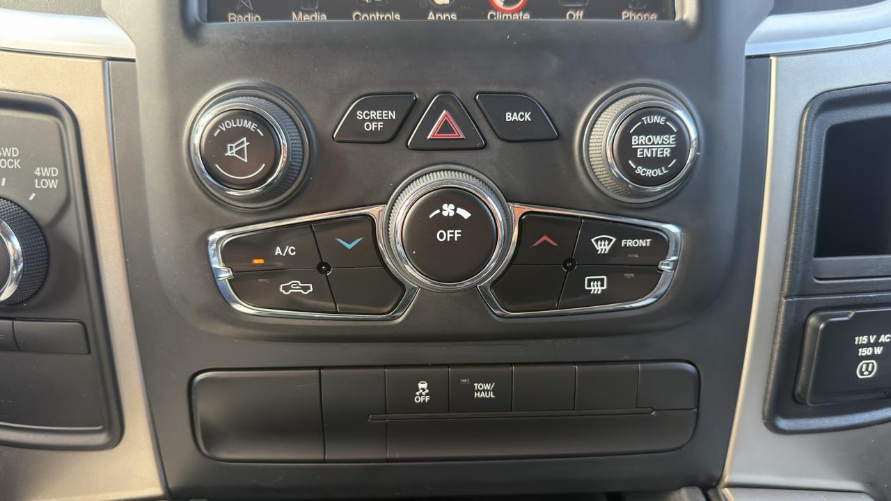 RAM 1500 4WD Crew Cab 140.5" Big Horn 2013