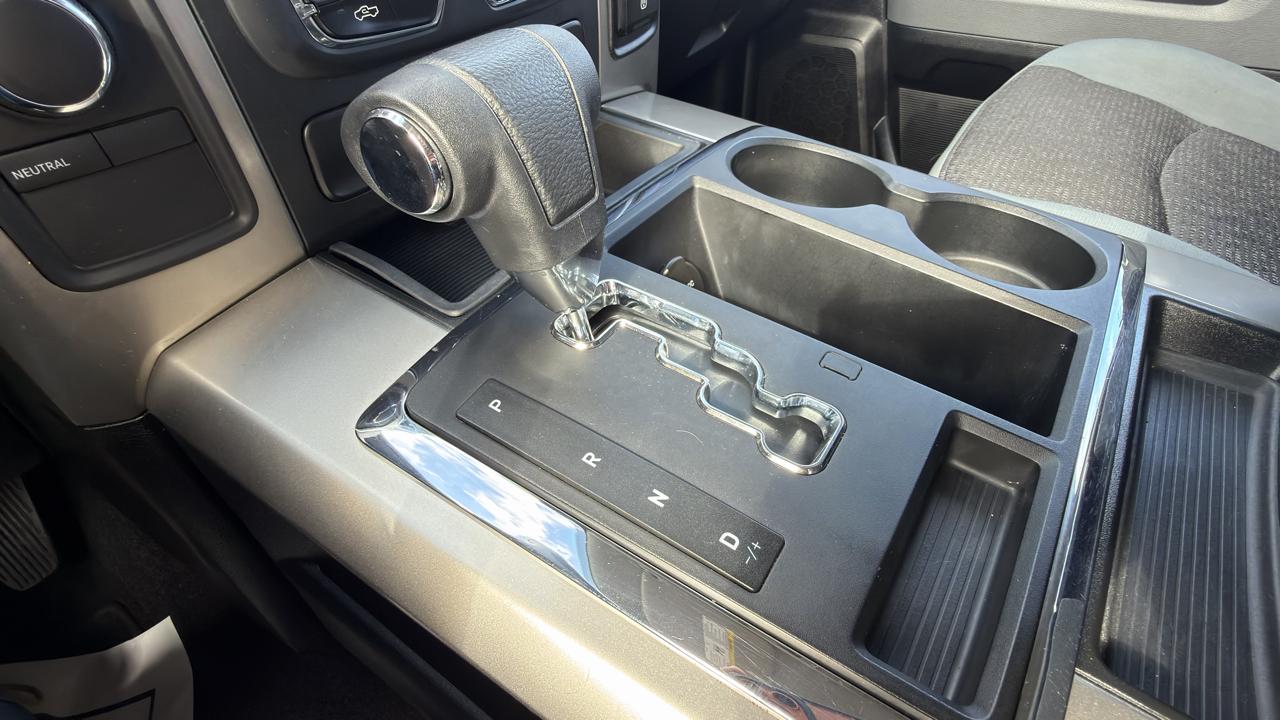 RAM 1500 4WD Crew Cab 140.5" Big Horn 2013