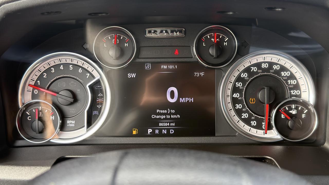 RAM 1500 4WD Crew Cab 140.5" Big Horn 2013