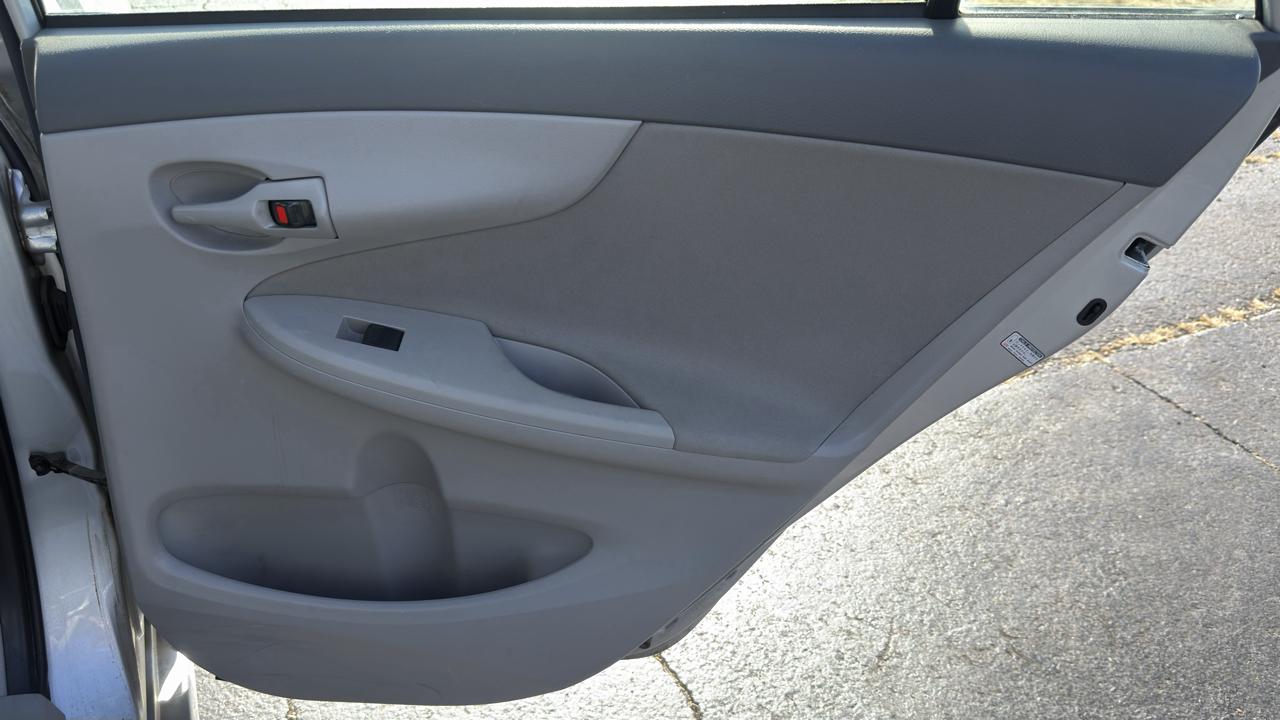 Toyota Corolla 4dr Sdn Auto (Natl) 2009