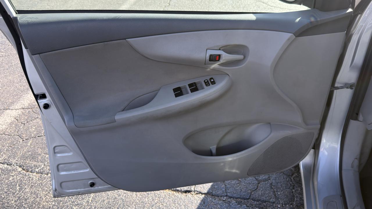 Toyota Corolla 4dr Sdn Auto (Natl) 2009
