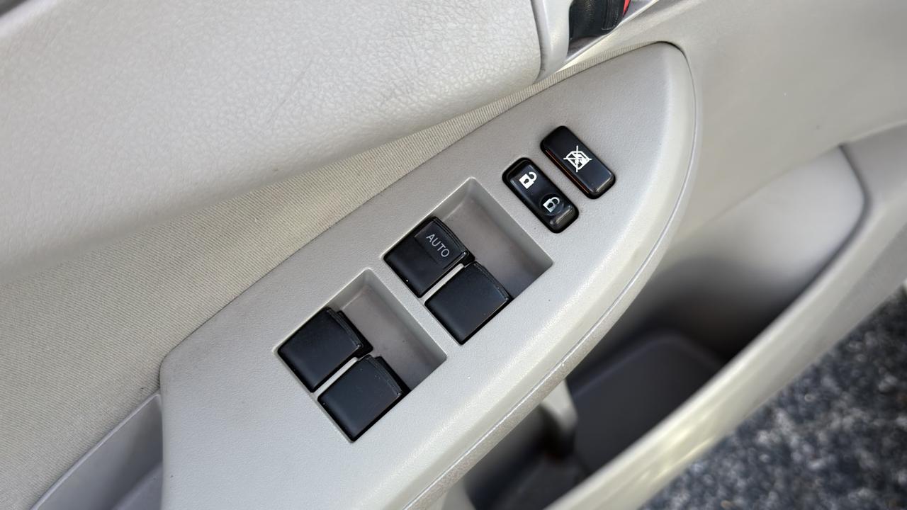 Toyota Corolla 4dr Sdn Auto (Natl) 2009