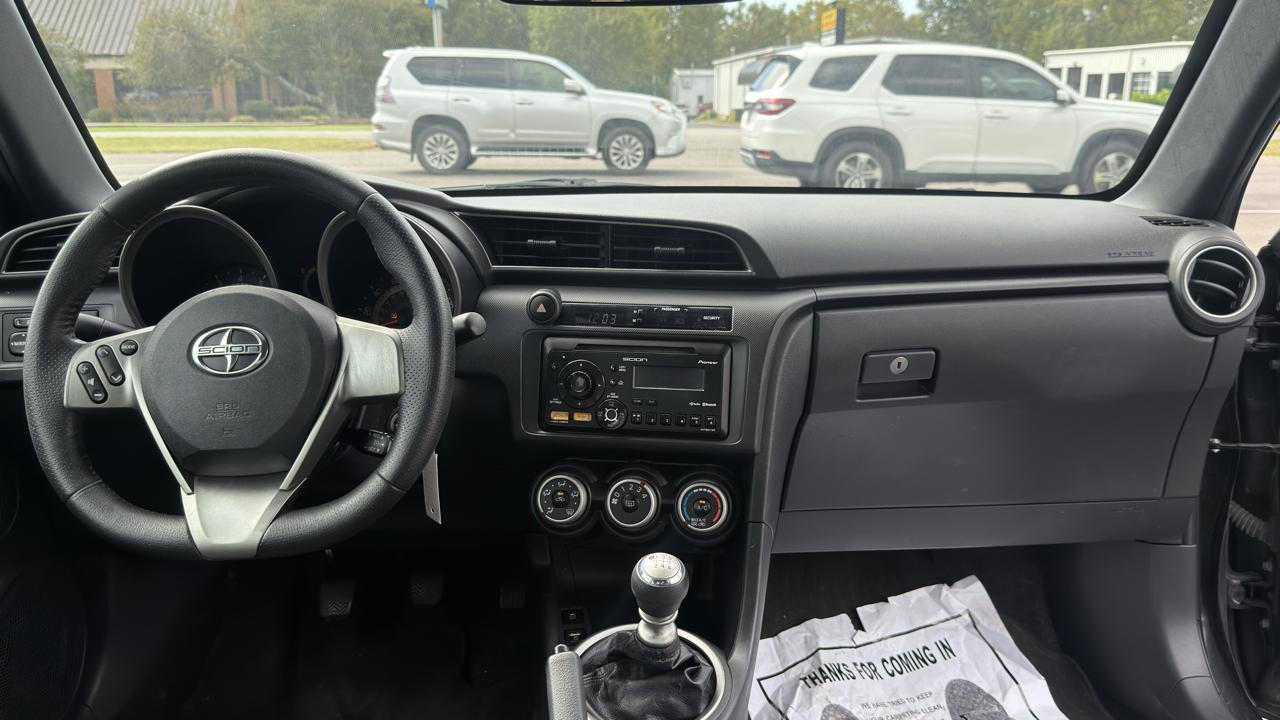 Scion tC 2dr HB Man (Natl) 2012