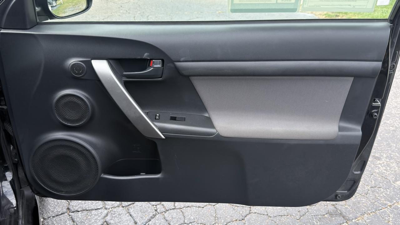 Scion tC 2dr HB Man (Natl) 2012